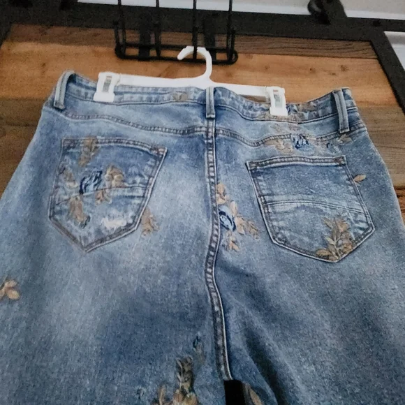 DRIFTWOOD Gizelle Light Blue Denim Floral Embroidered Jean NWOT Size 32 - Picture 4 of 5